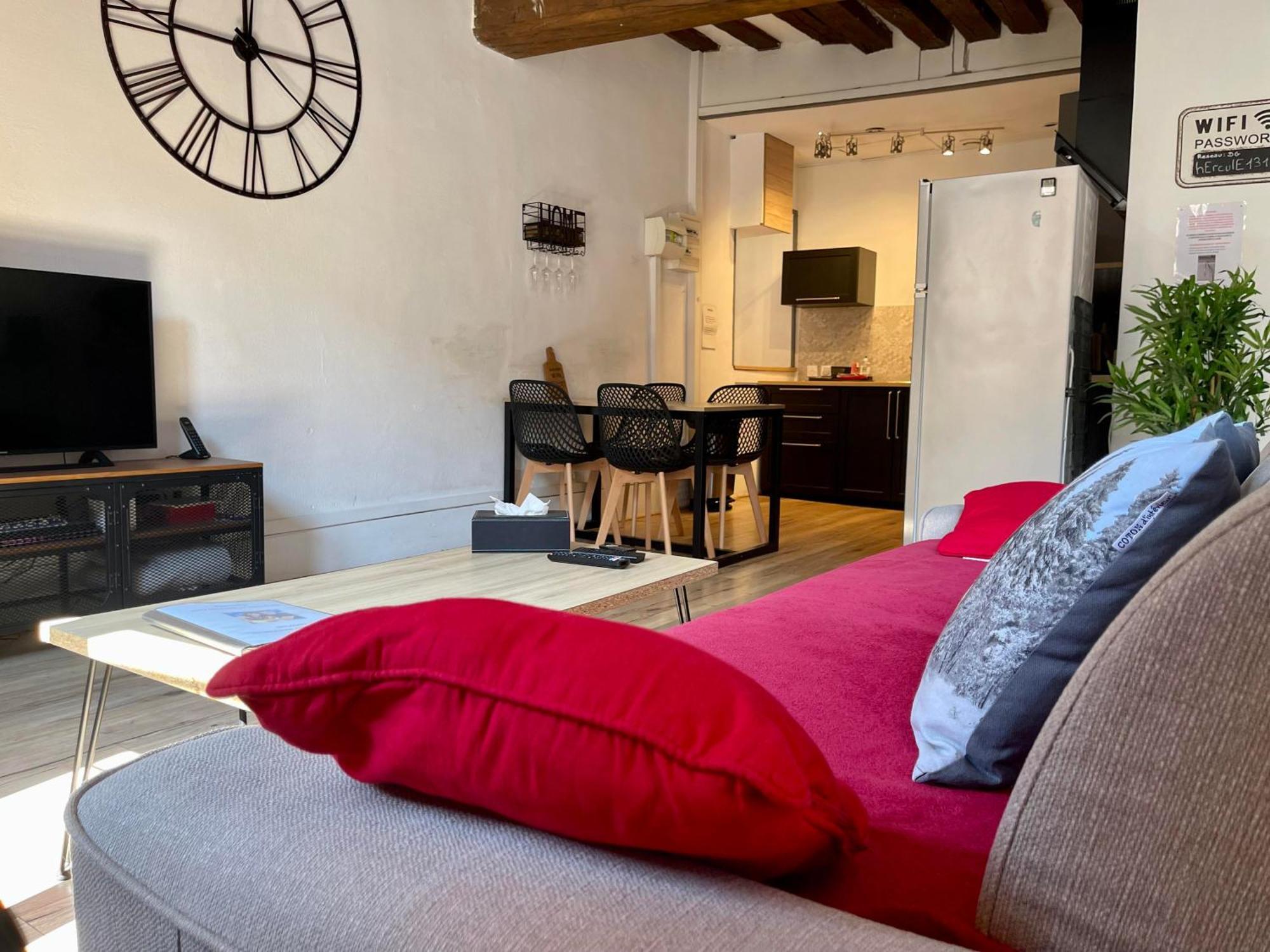 Appartements Chez Delphine Et Guillaume Au Coeur De Semur En Auxois Exterior foto